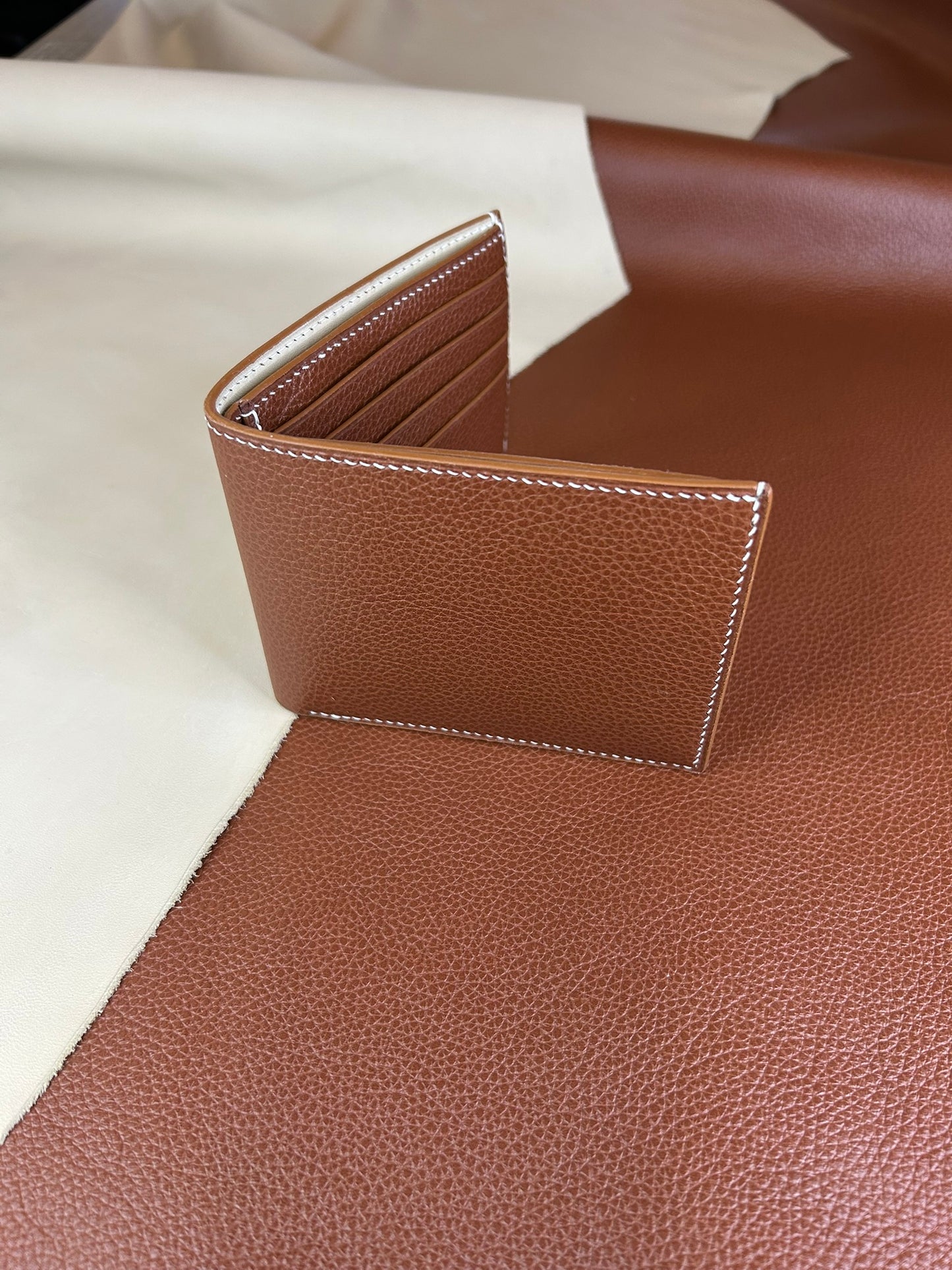 Portefeuille artisanal en cuir